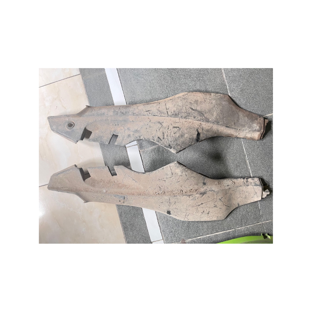 Cover body belajang satu set kanan kiri suzuki crystal rc100 ori copotan