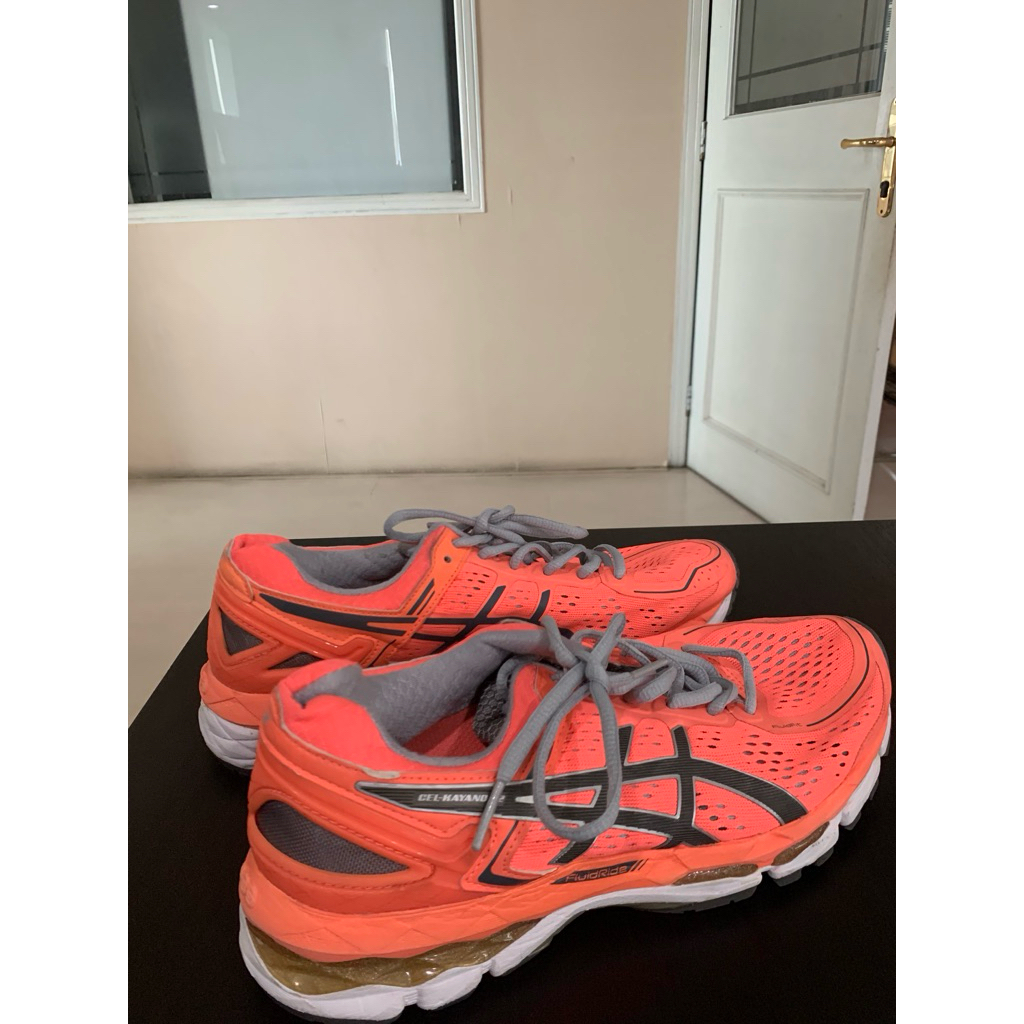 Preloved/ Sepatu/Asics Gel-Kayano 22 running shoes/unisex