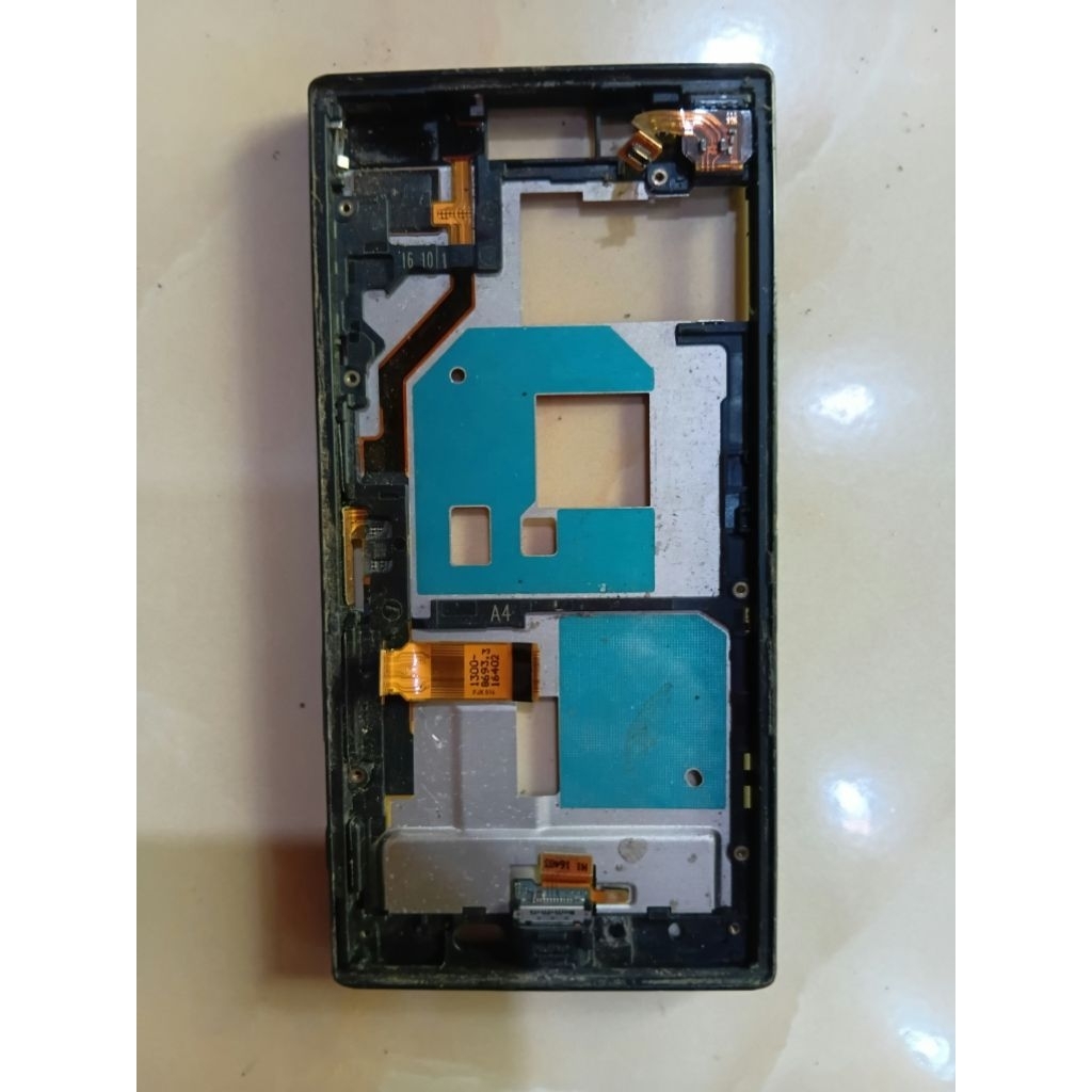 Bingkai Tengah / Dudukan Mesin sony xperia x compact copotan