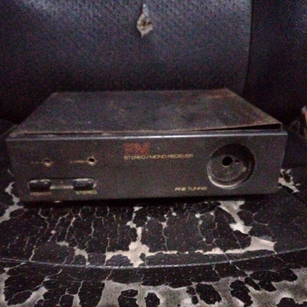 Box radio tuner wada atau tempat radio