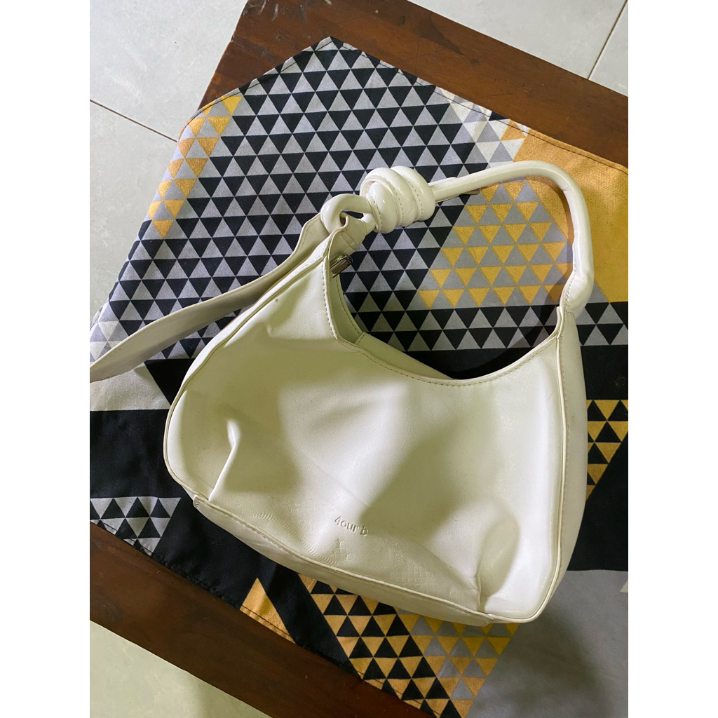 preloved tas putih