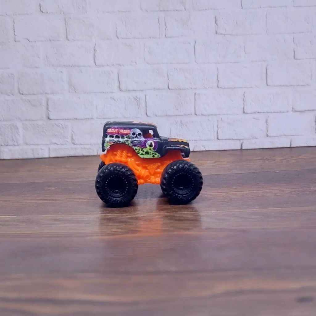 Preloved Hot Wheels monster jam minis Grave Digger SML