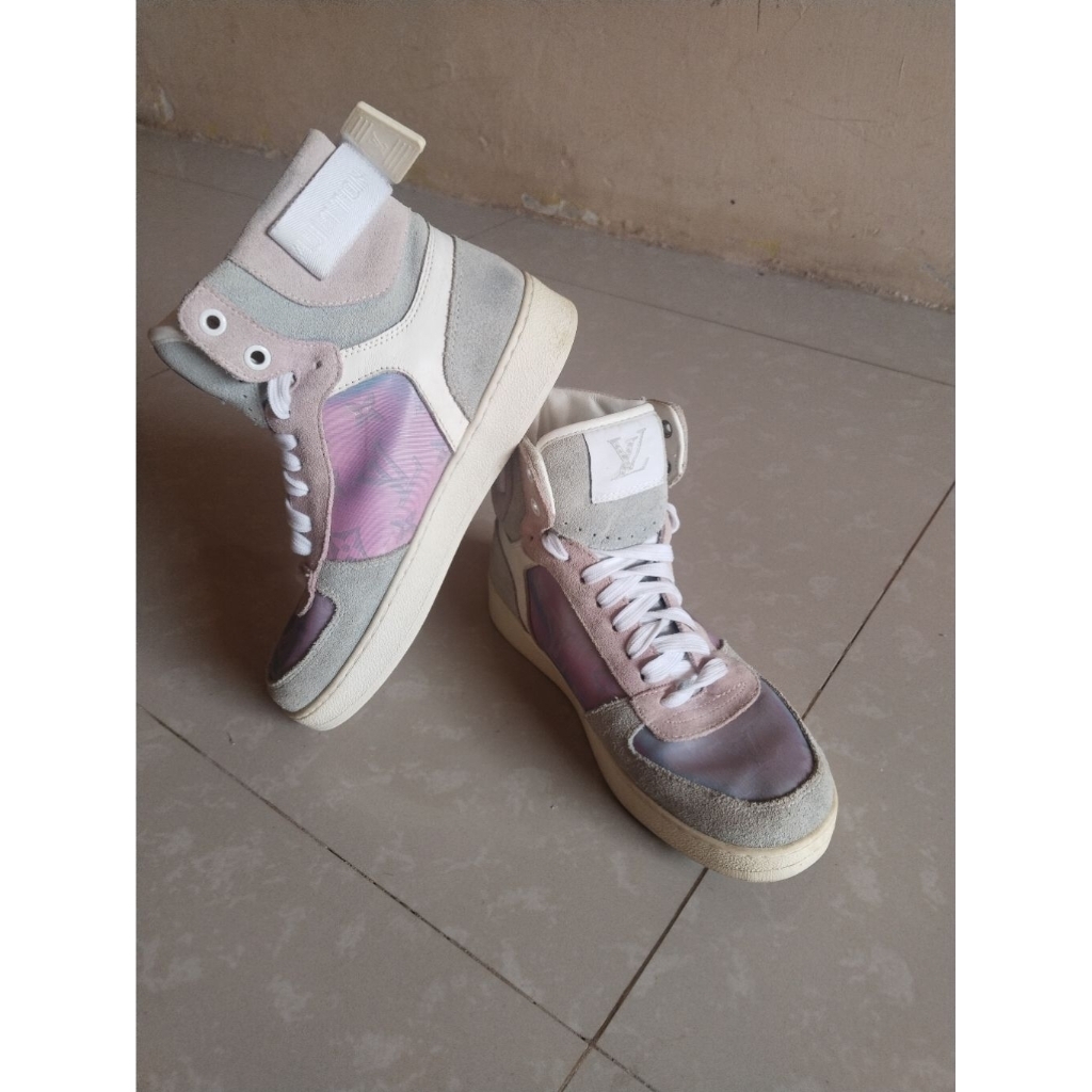 SALE preloved sepatu branded LV