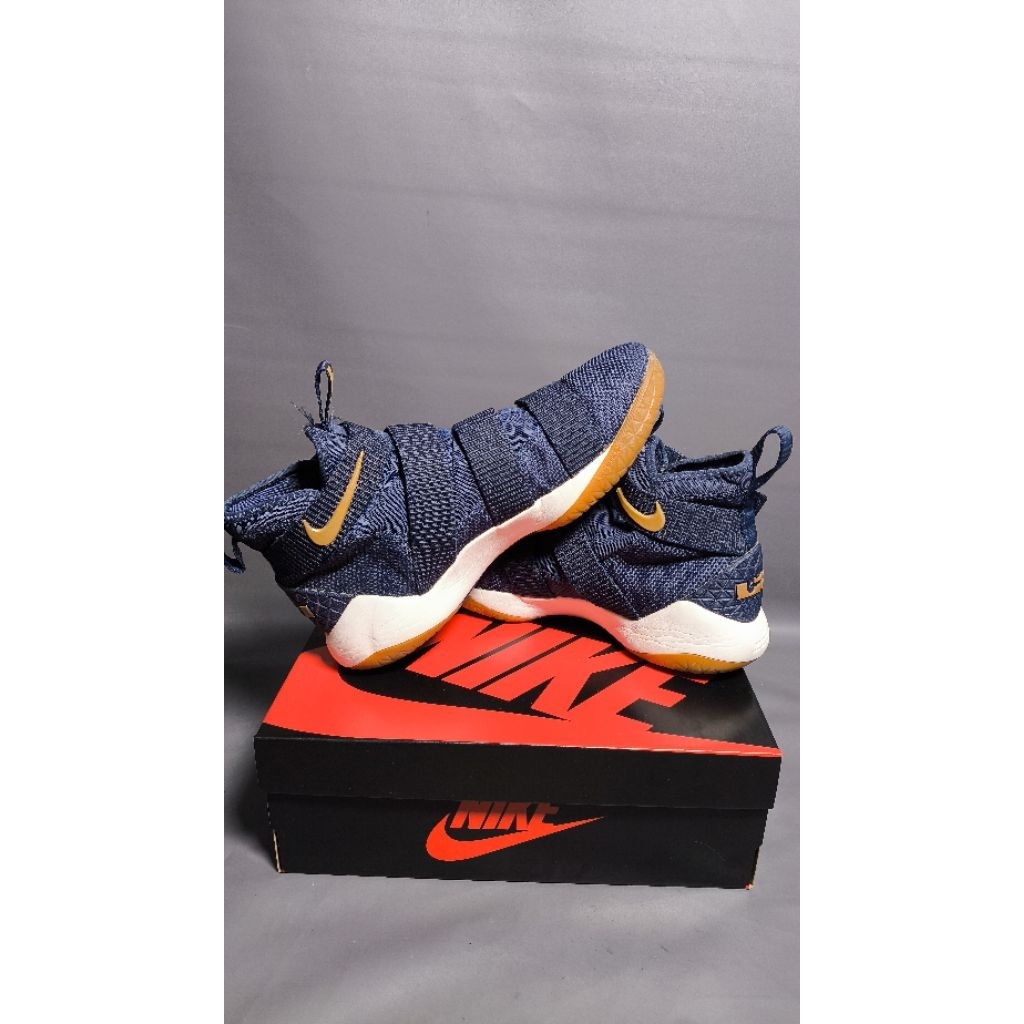 Sepatu basket casual sneakers Nike Lebron Soldier 11 "midnight navy" second bekas