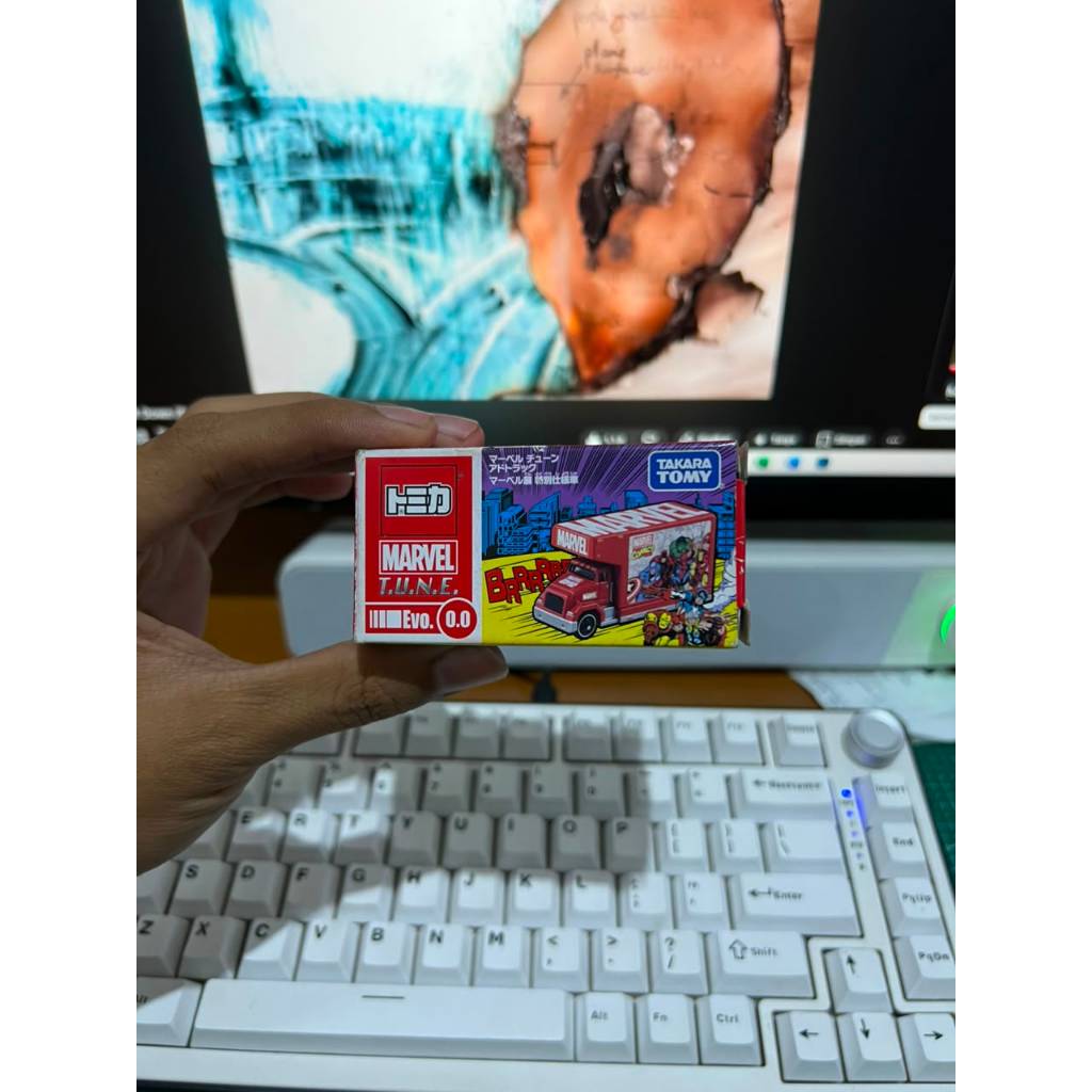 Tomica Marvel Truck