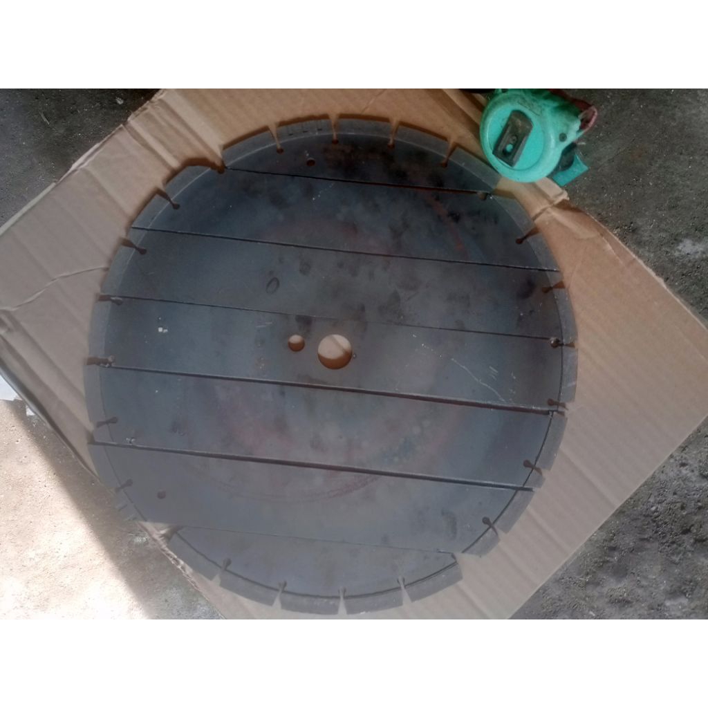 BAJA PATAH POTONGAN GERGAJI MARMER BEKAS/PLAT BAJA HIGH CARBON SEBAGAI BAHAN PISAU DAPUR .SABIT DAN 