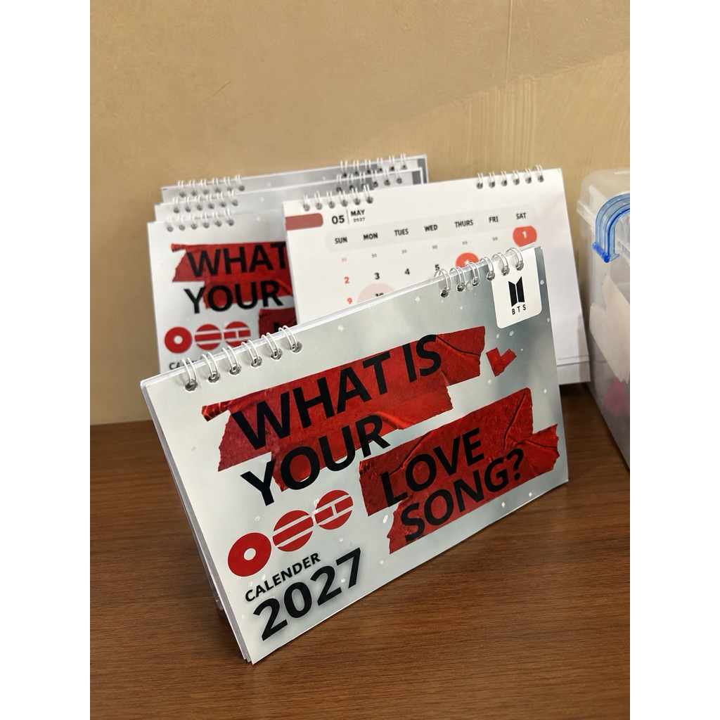 Kalender meja BTS ARIRANG 2027