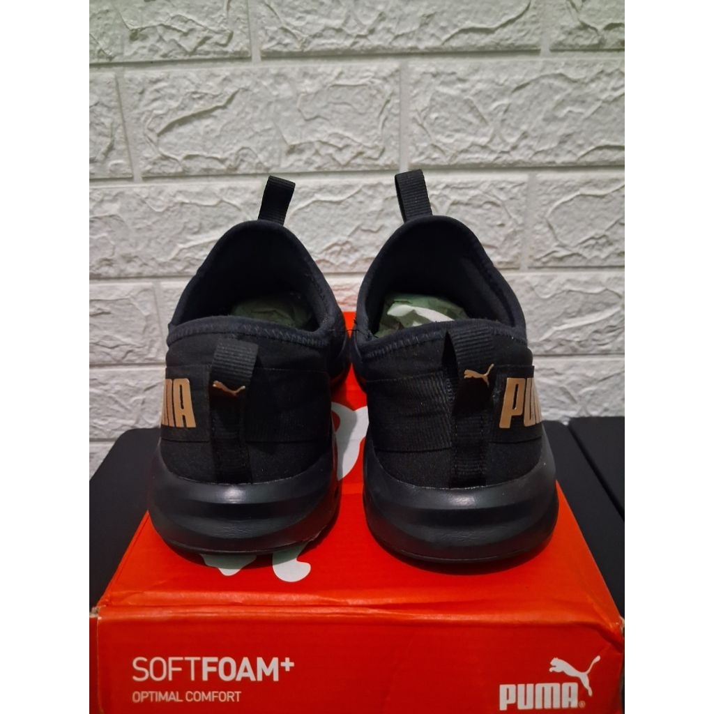 Puma sepatu wanita