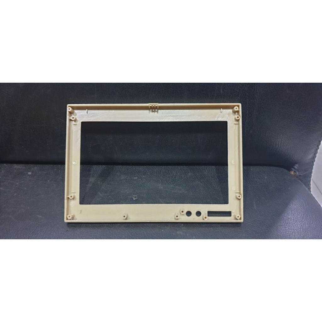 Casing depan TV MONITOR mobil ukuran 18 x 12 cm bekas