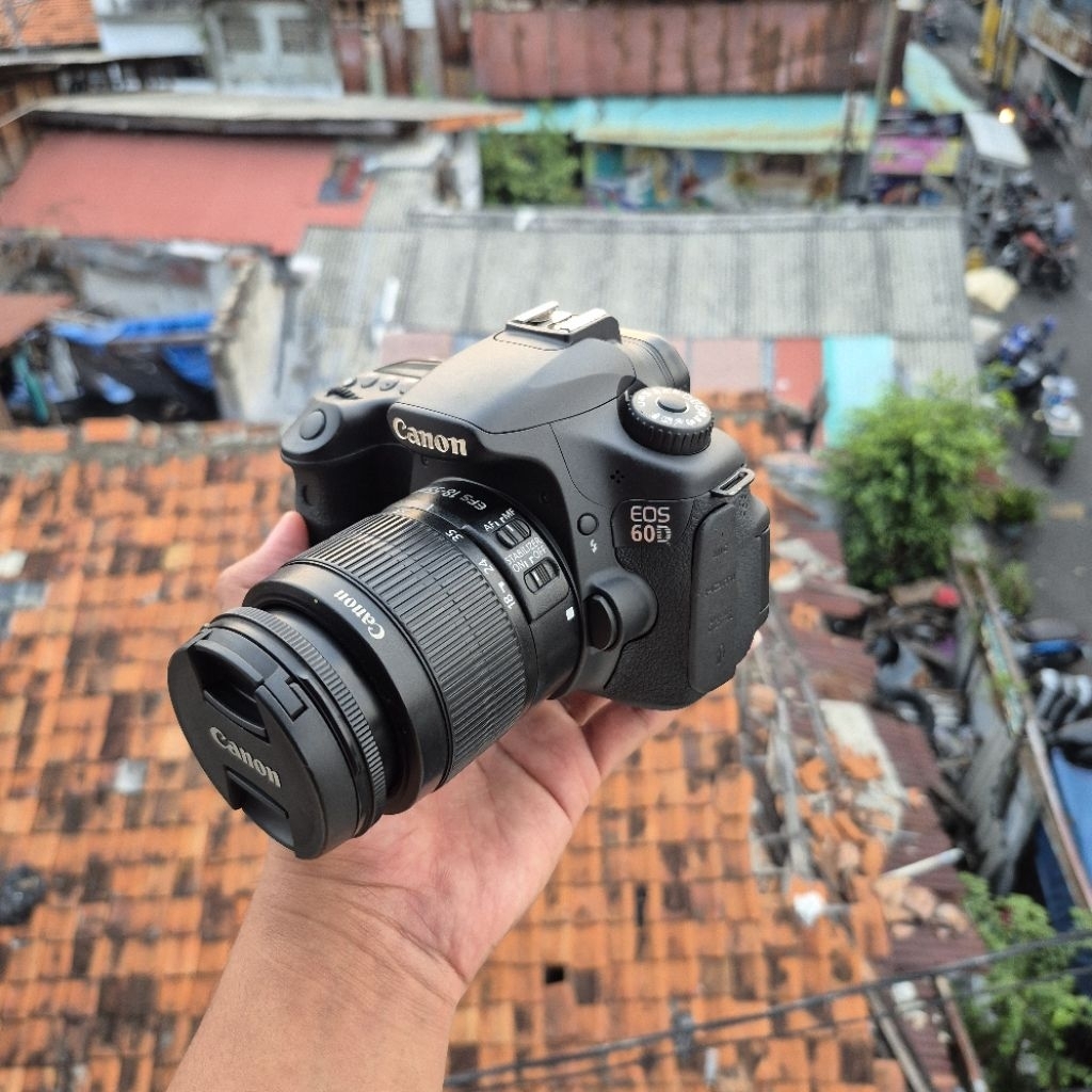 Kamera Canon 60D lensa kit 18-55 is second