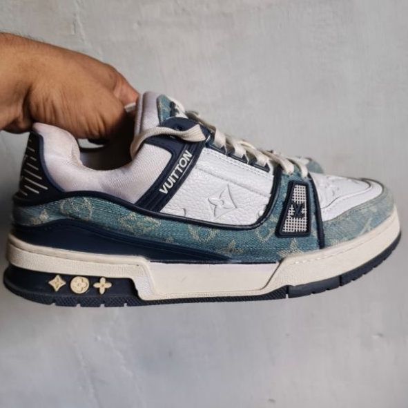 LV trainer denim biru putih