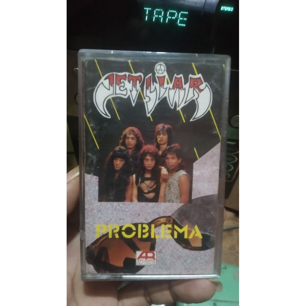 kaset pita jet liar-problema