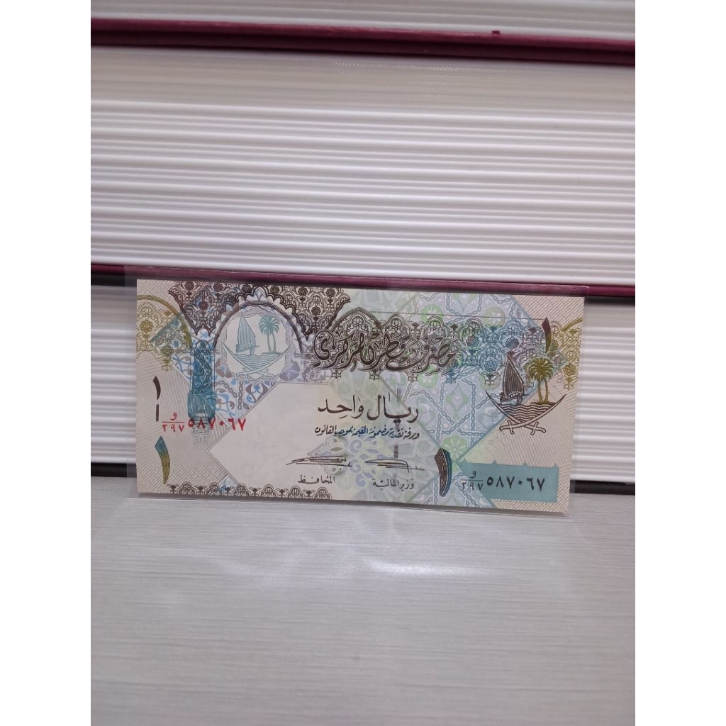 Mancanegara Uang Qatar 1riyal AUNC hampir baru untuk Mahar dan Koleksi Numismatik terbaik