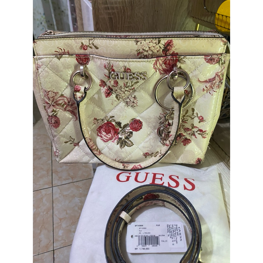 Preloved Guess Wilona Flower