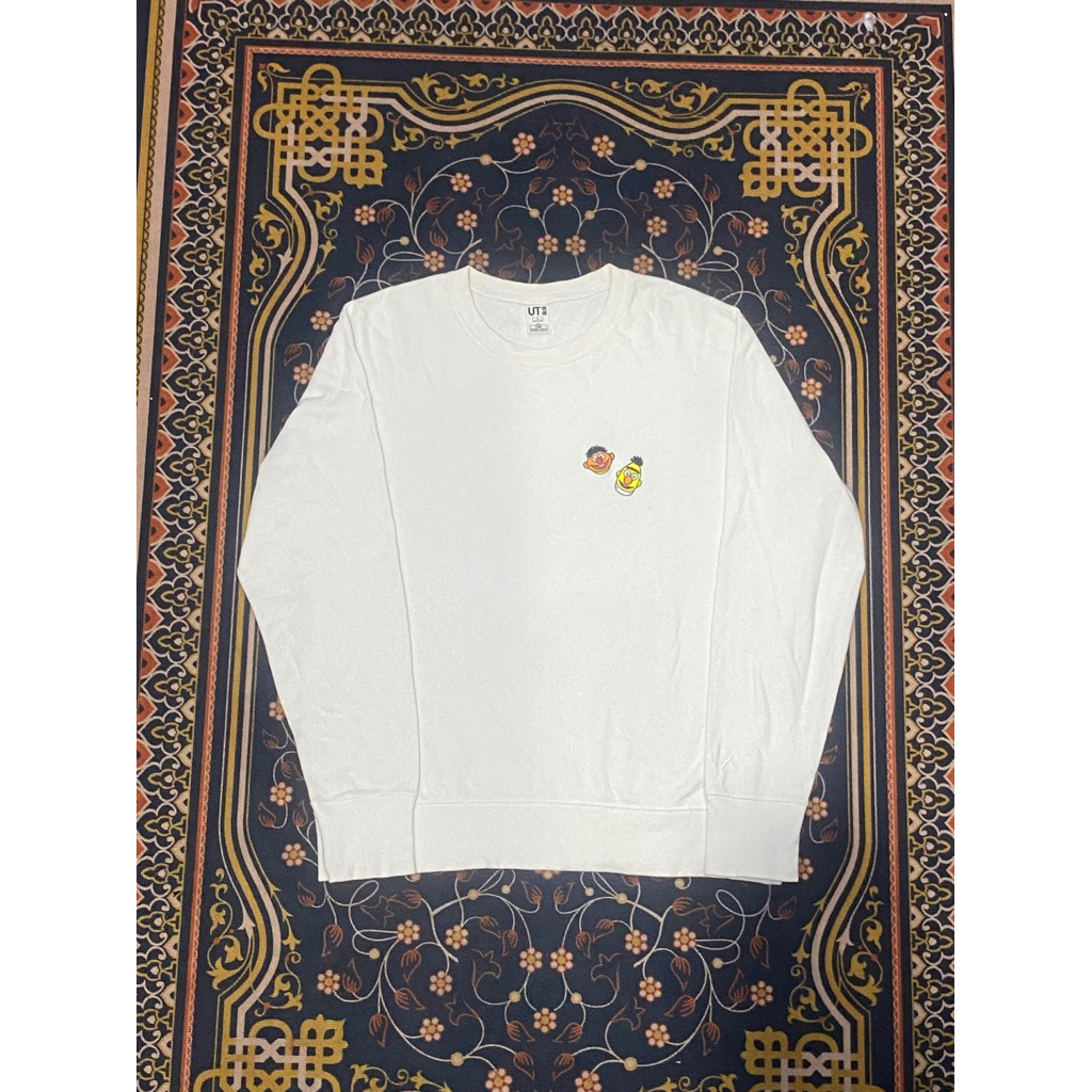 Sweater Uniqlo KAWS x Sesame Street