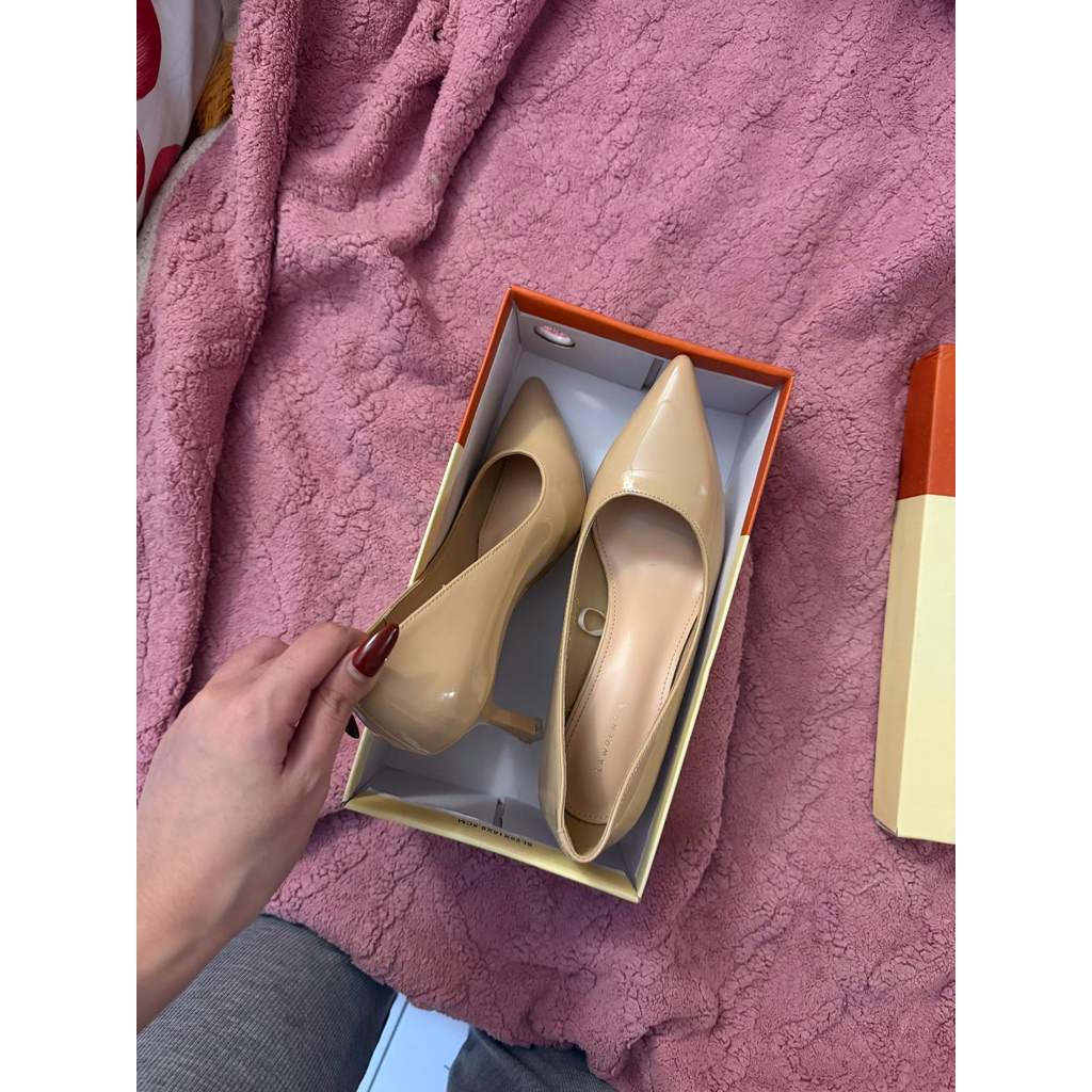 heels apricot lawrensia