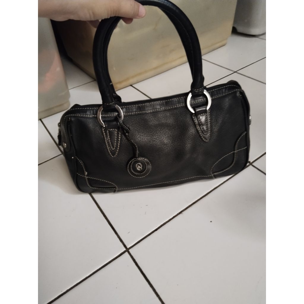 Preloved Tas Tenteng Capacci hitam ( Kulit Asli )