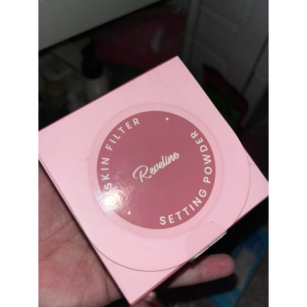 bedak tabur Reveline