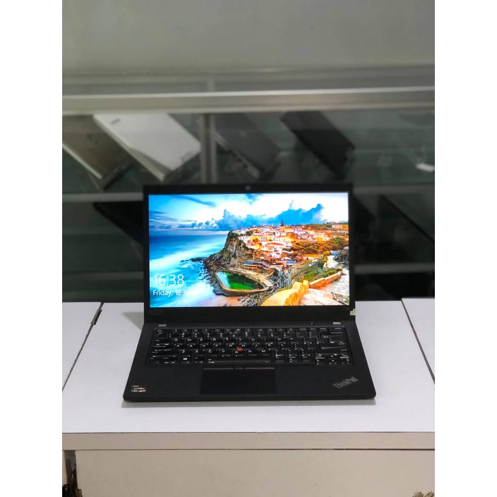 Ryzen 5 Pro touchscreen , Ram 16gb, ssd 256gb thinkpad T14