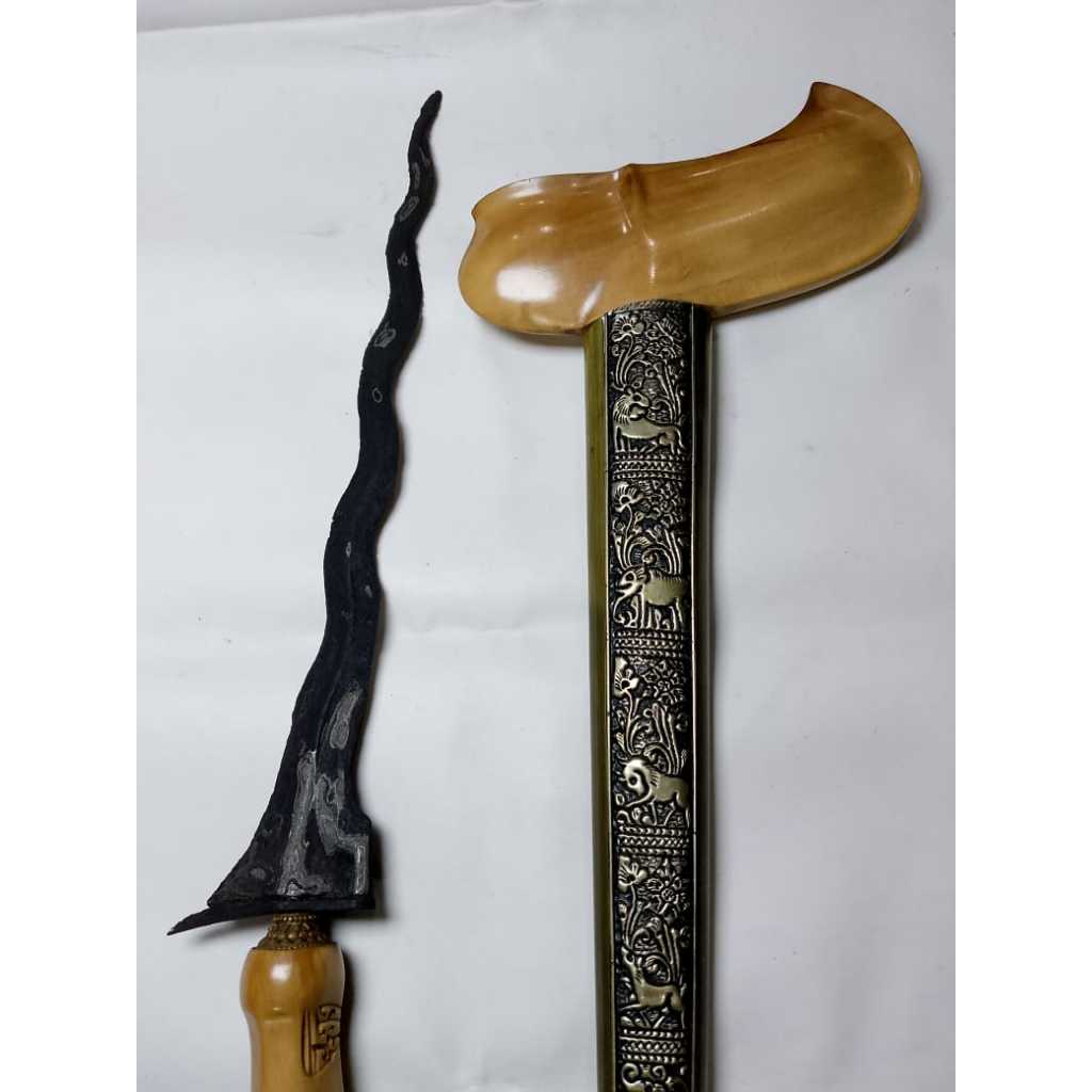 Keris Sepuh Buto Ijo Pamor Ceprit Tangguh Majapahit Warangka Gayaman Solo