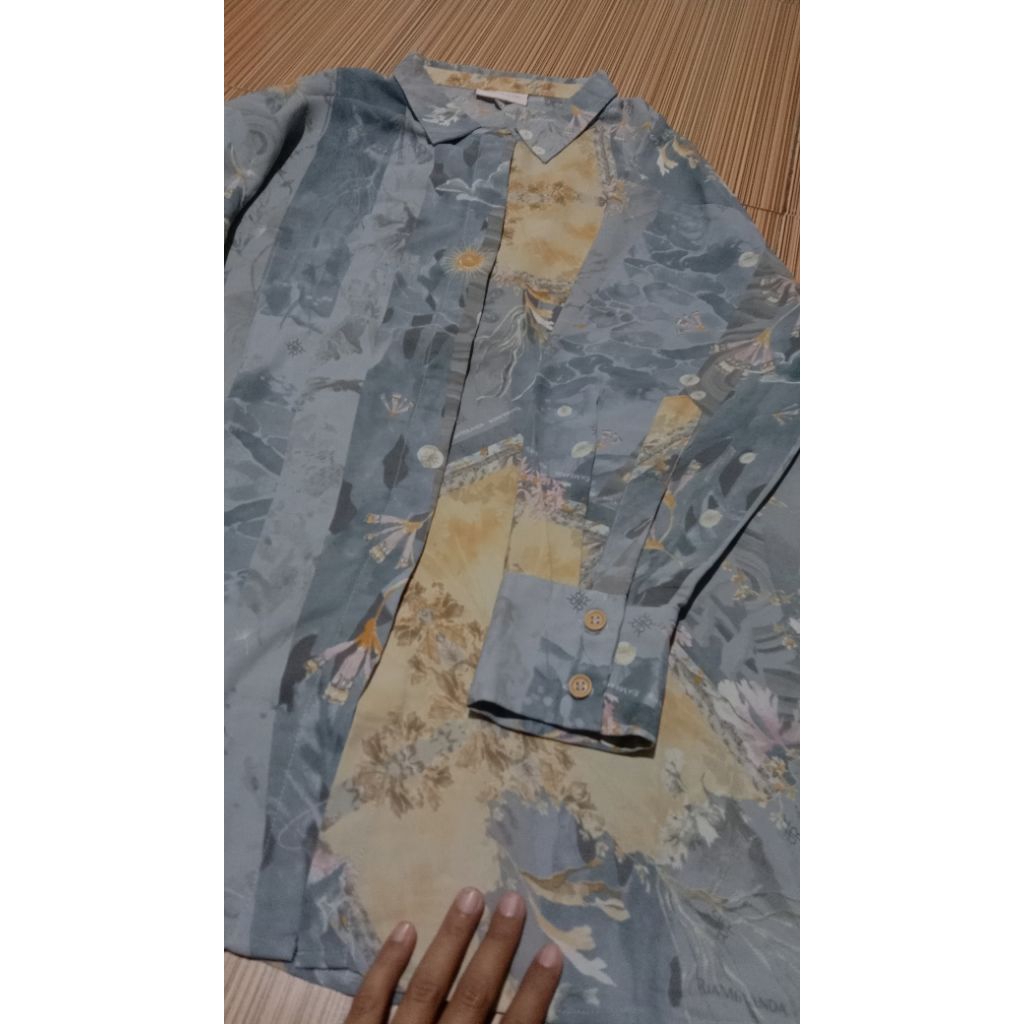 Preloved top riamiranda L/xl