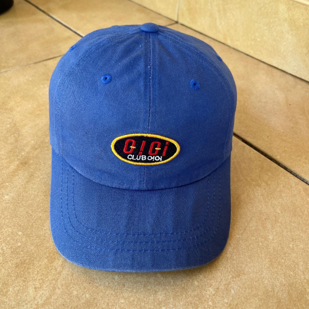 topi oioi warna biru mulus