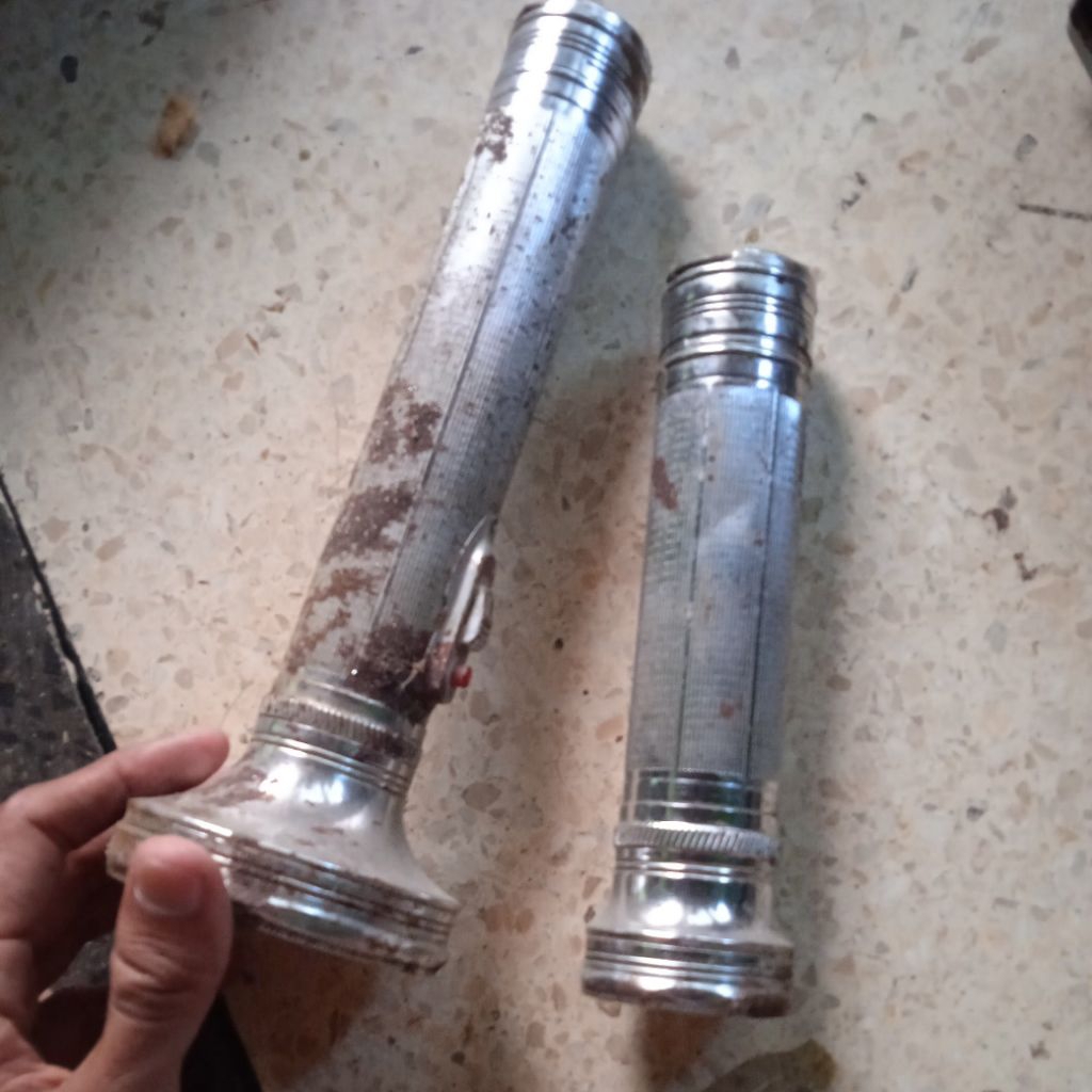 senter jadul untuk pajangan saja ukuran besar dan kecil satu paket