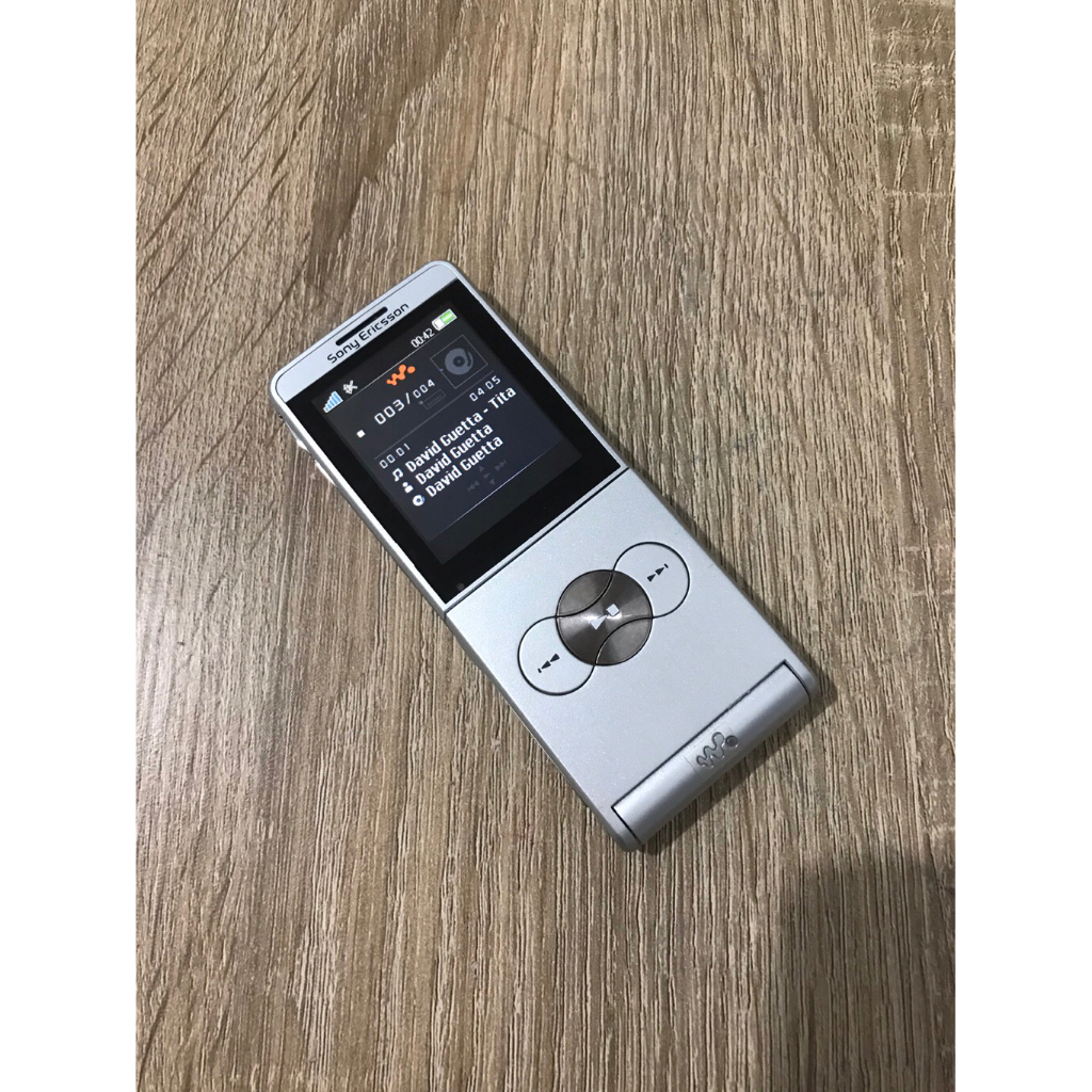 Sony ericsson W350, Walkman slim mirip Ipod, Sony ericsson W302 W880 W890