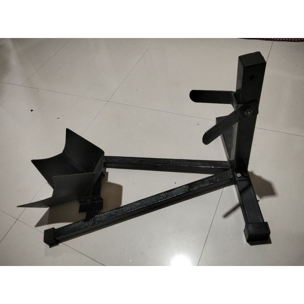 Paddock depan motor