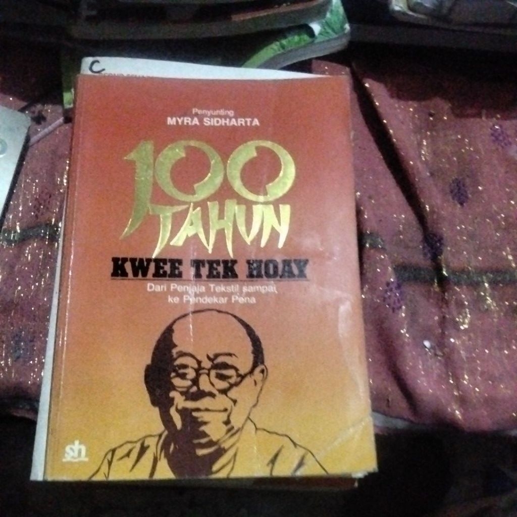 Buku 100 tahun Kwee Tek hoay dari penjaja tekstil sampai ke pendekar pena