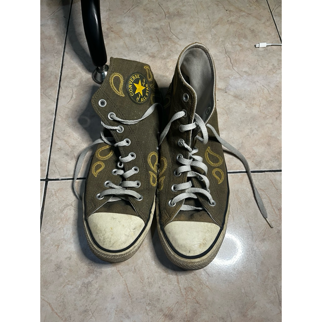 Sepatu converse bekas