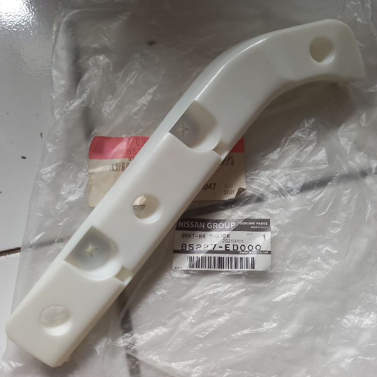 Bracket Rear Bumper Side Kiri Nissan Latio C11 Part No. 85227-ED000 Bracket Bumper Belakang LH