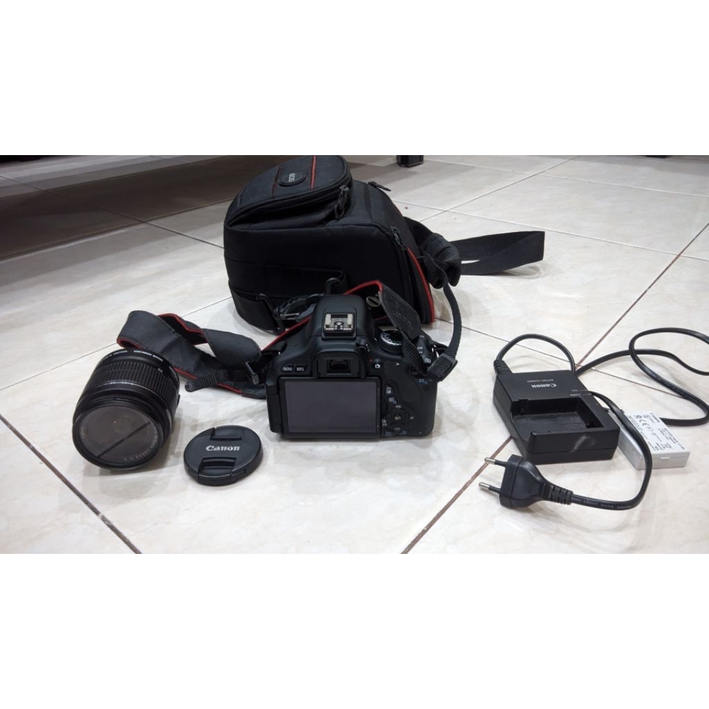 Canon EOS 600D DSLR Bekas (masih segar)