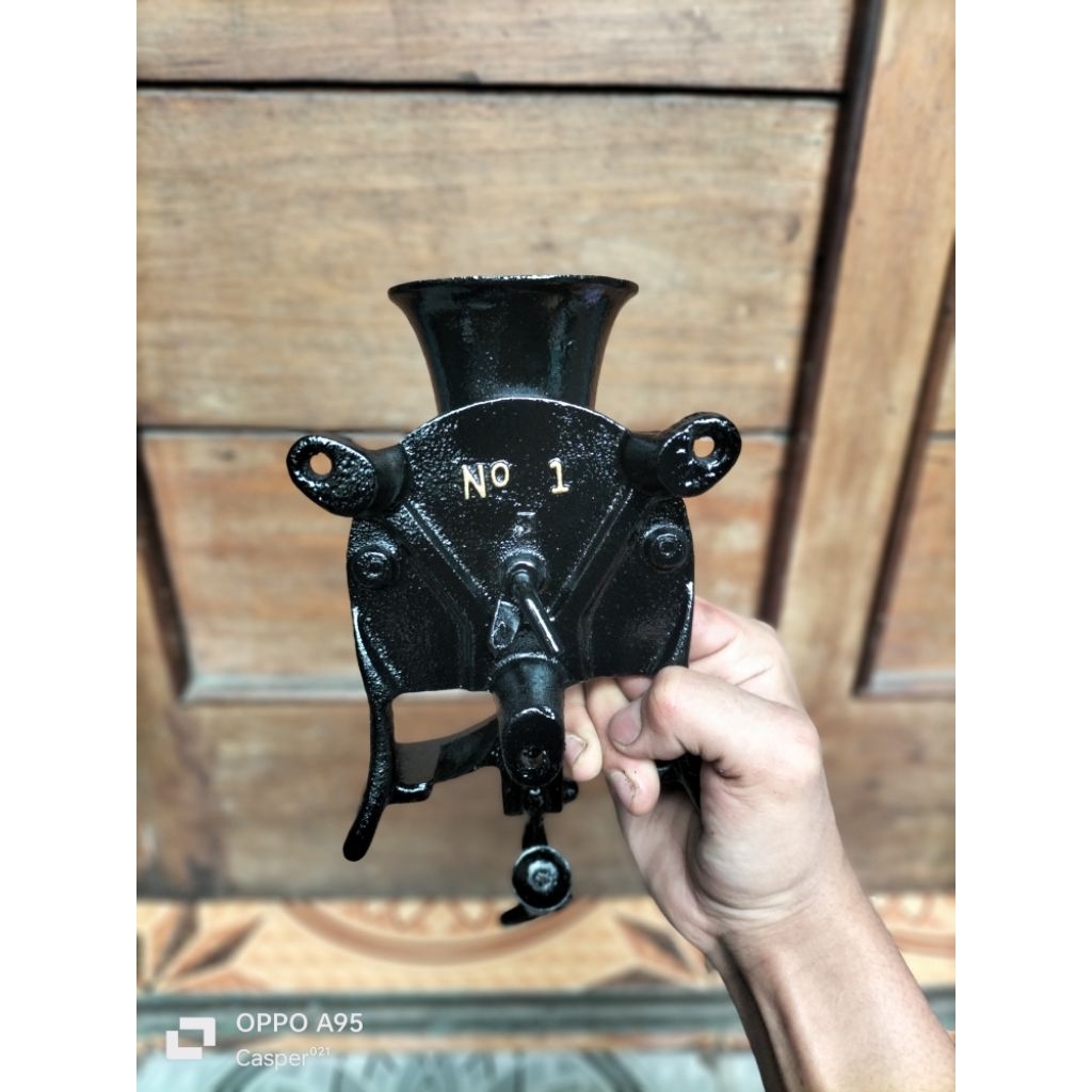 Gilingan Kopi Manual Jadul No1 THAILI THAILAND