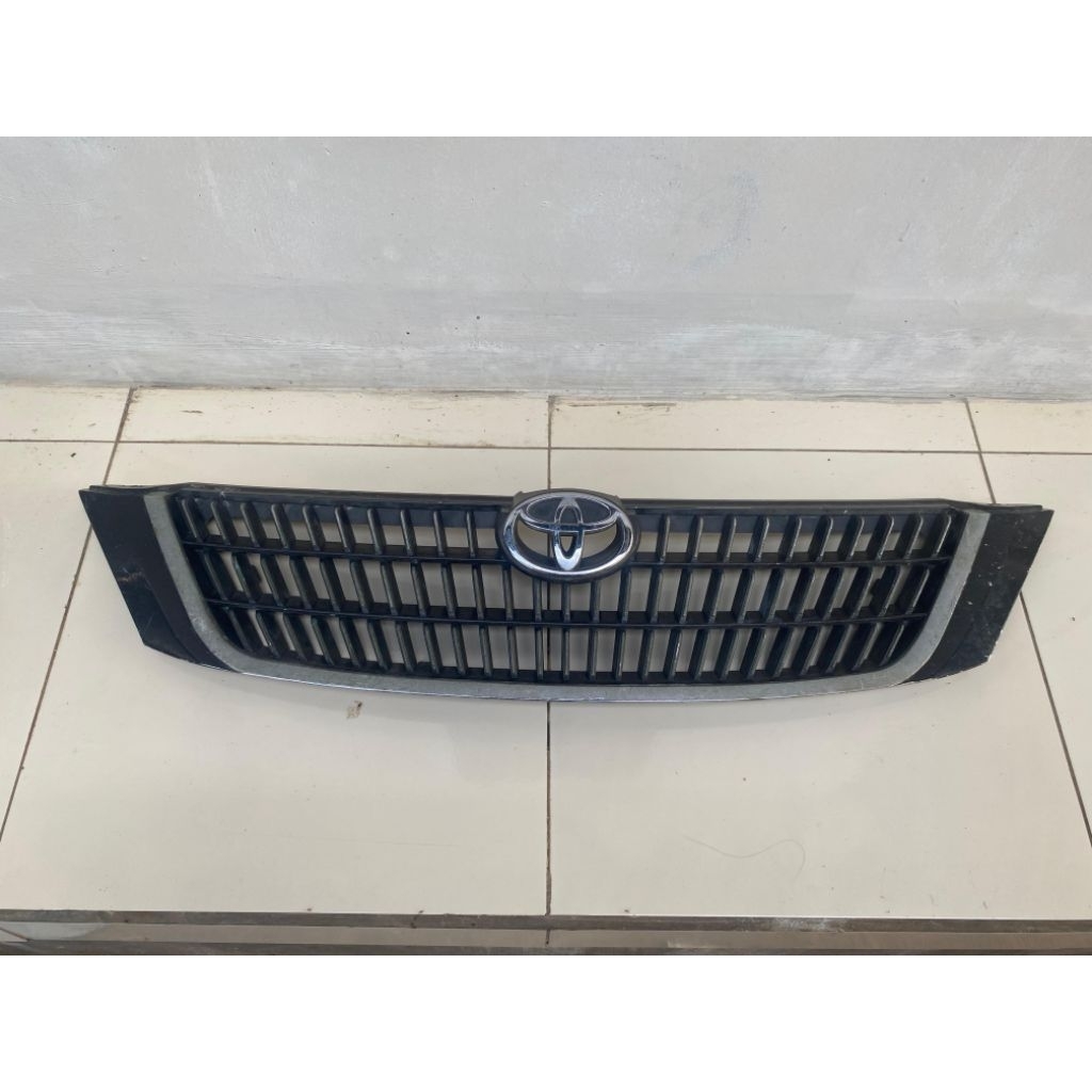 Grill gril lambang depan innova 2004 2011 model camry