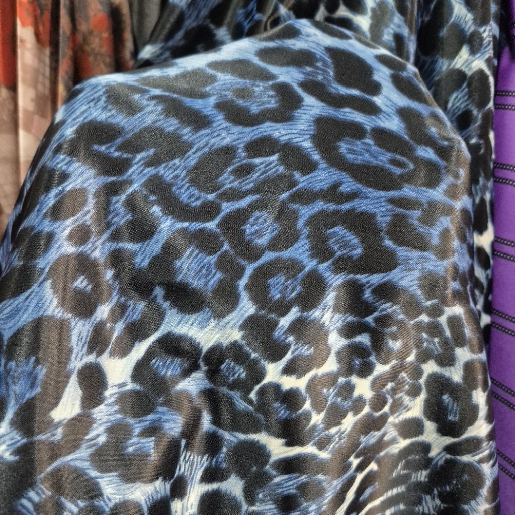 kain satin motif-kain satin silk motif macan premium-kain satin silk  motif macan