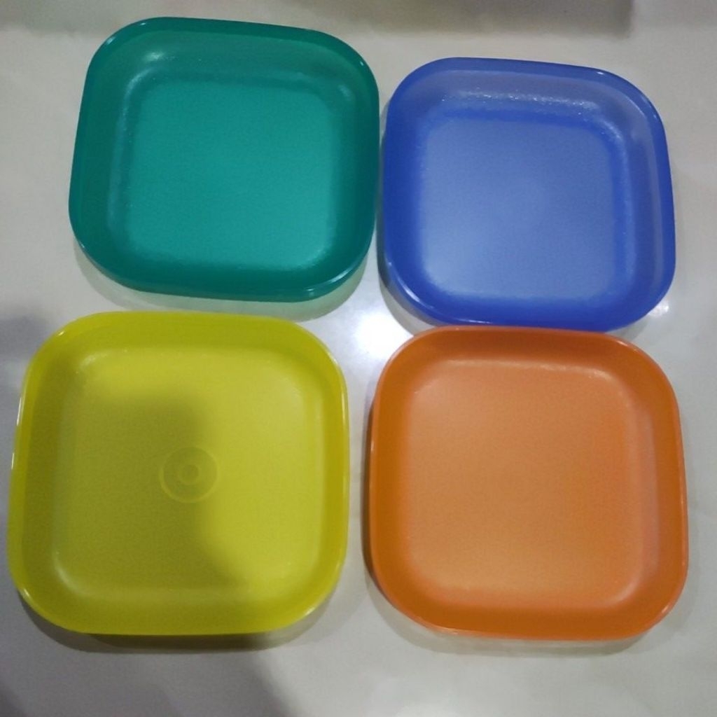 PIRING PLATE TUPPERWARE