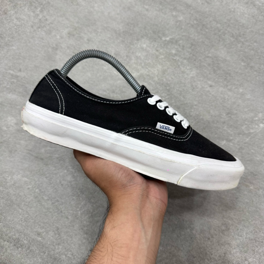 [Size 40.5] Vans Vault OG Authentic LX Black White Second Original Good Condition. Harga Baru nya 4.