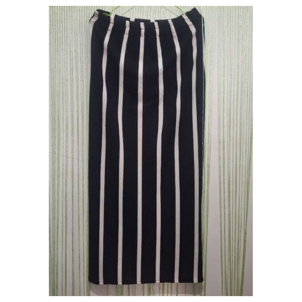 rok skirt span salur hitam putih