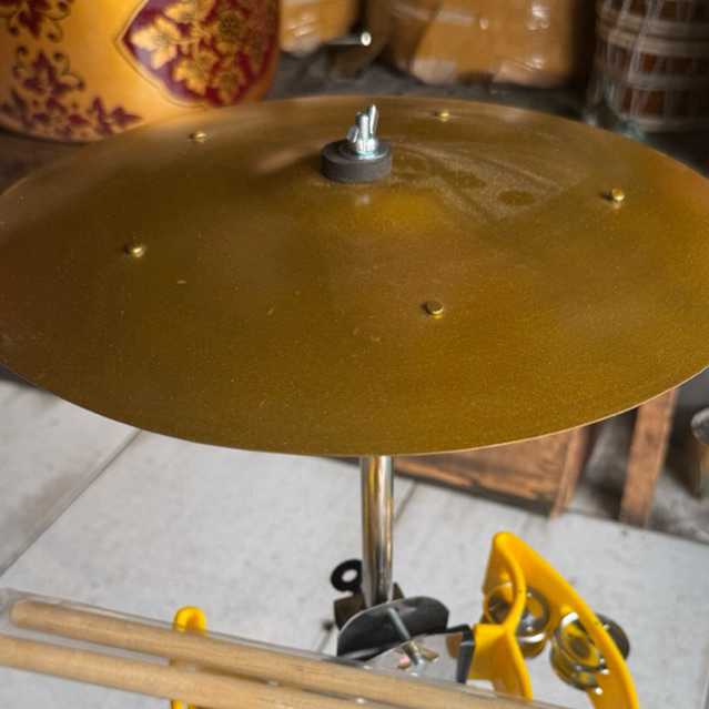 SIMBAL CRASH CYMBAL MARKIS MARAWIS WARNA GOLD SIMBAL DRUM CYMBAL DRUMBAND