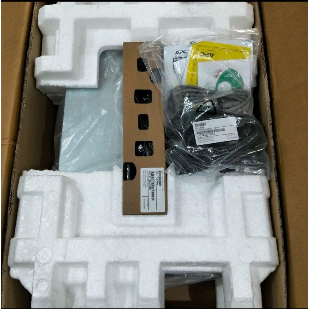 UPS APC SMC3000RMI2U SMART-UPS C 300 VA RACK MOUNT LCD 230V
