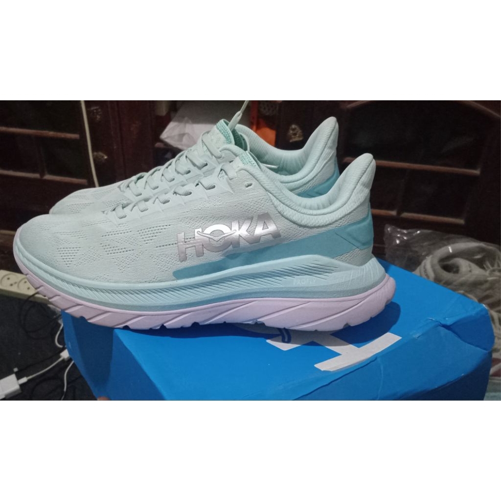 Hoka Mach 4