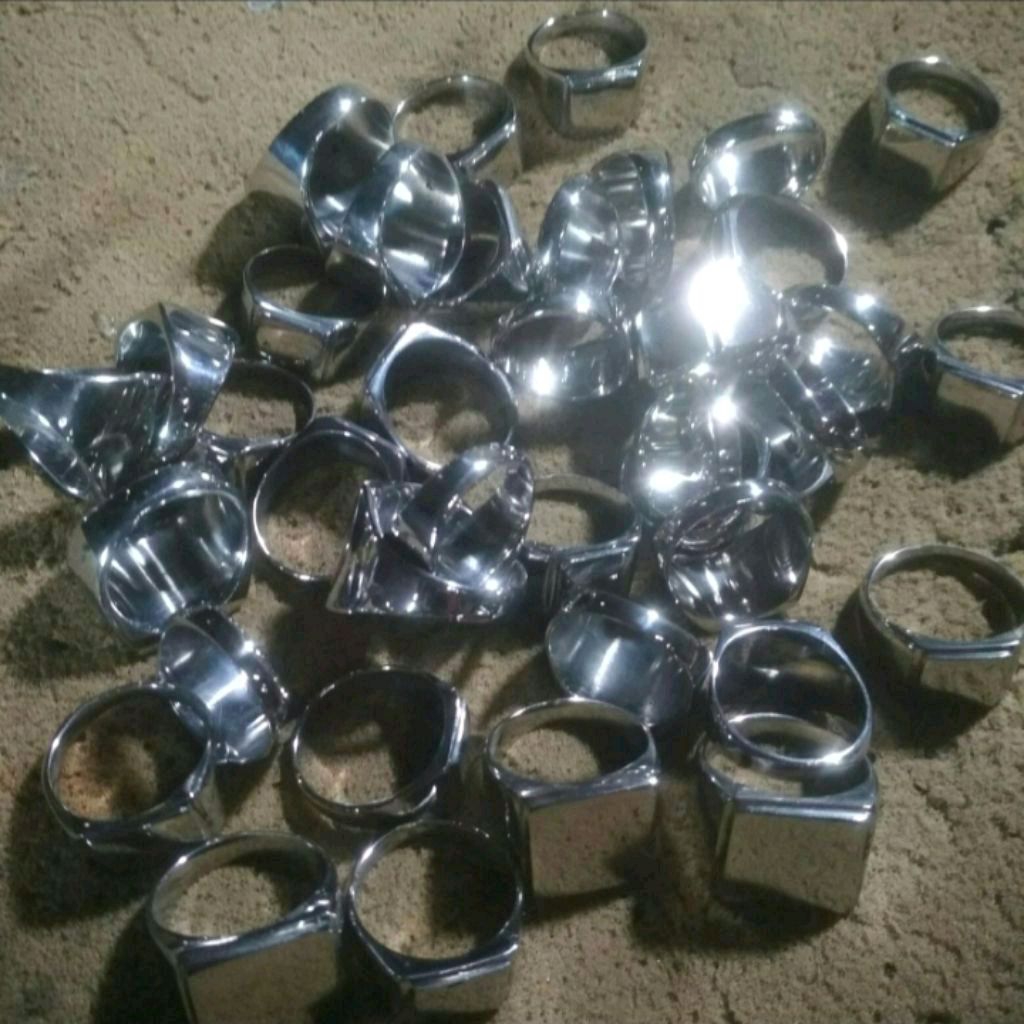 Ring monel kotak