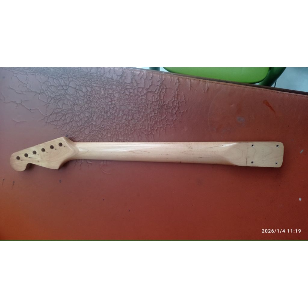 Body neck gitar listrik stratocaster bekas