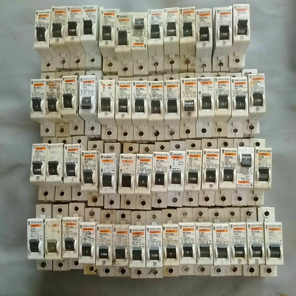 Mcb multi9 hitamof/mati