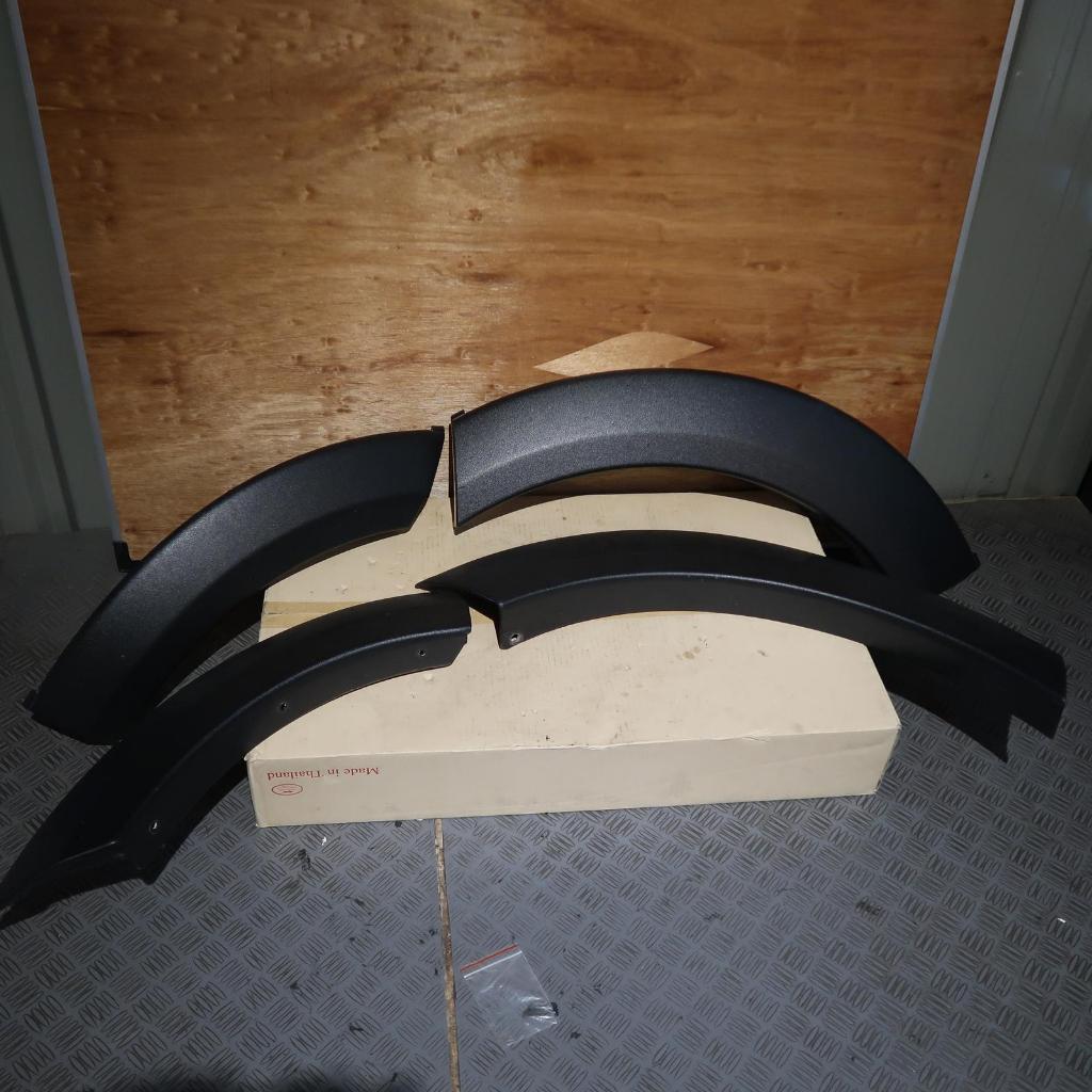 Cover Fender Belakang Kanan Kiri Mitsubishi Pajero Exceed 2012