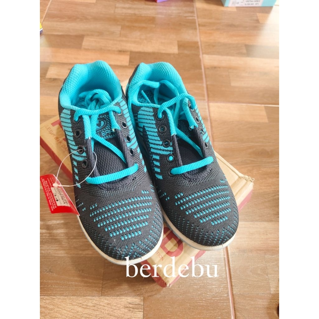 Sepatu reject anak