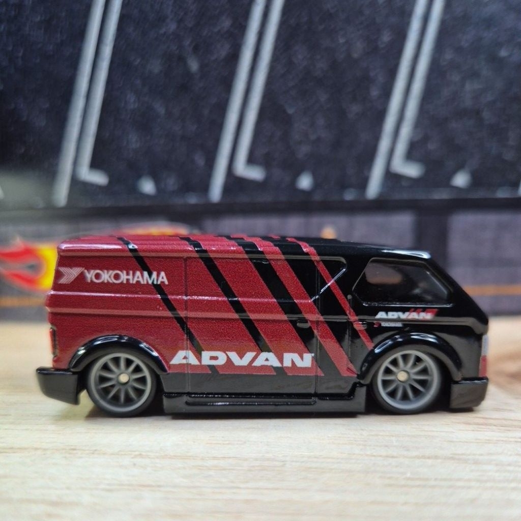 HOT WHEELS PREMIUM MBK VAN ADVAN