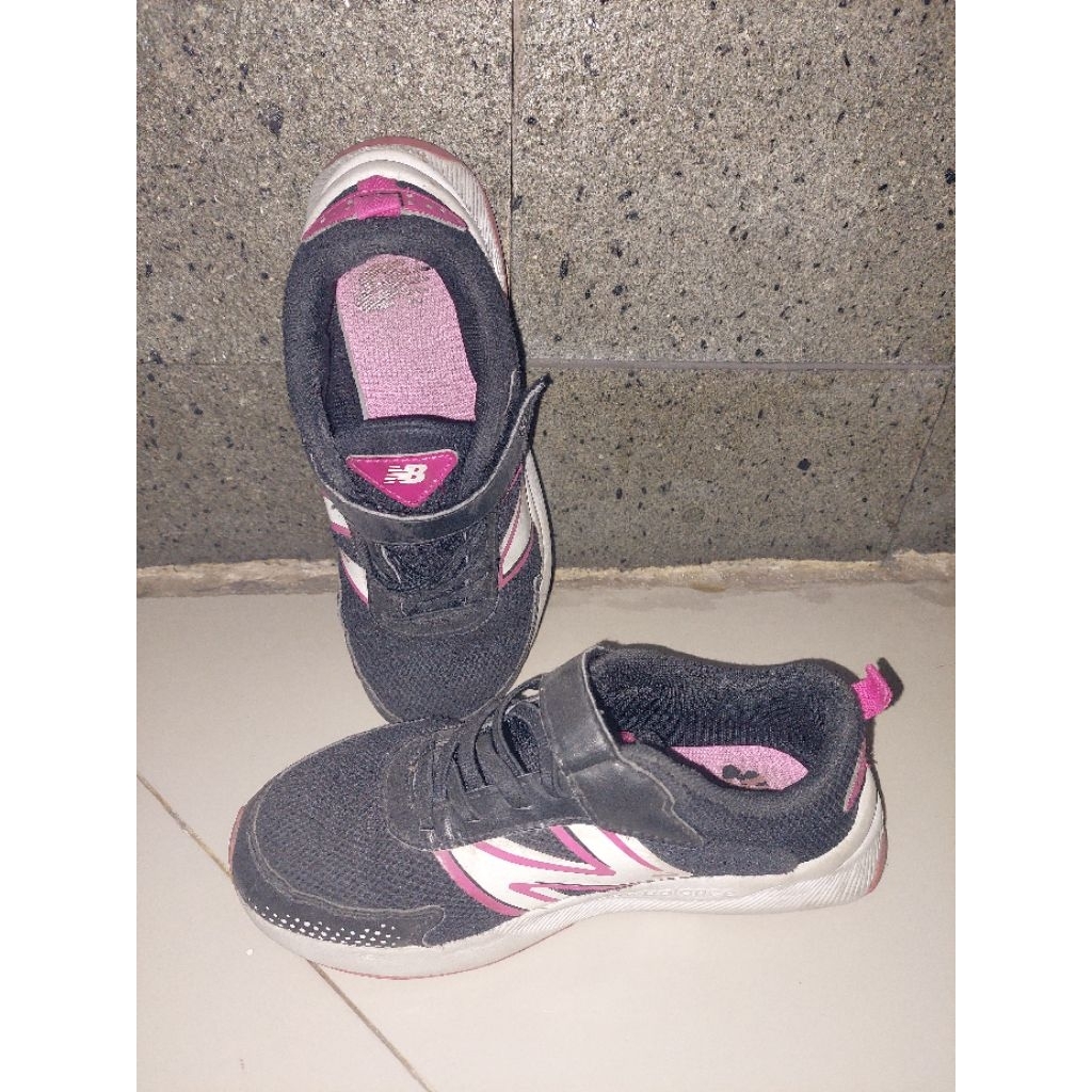 sepatu anak second skechers