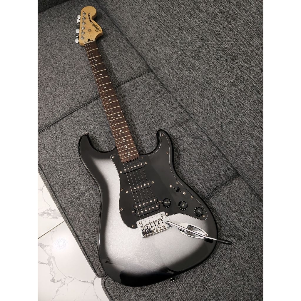 gitar squier stratocaster afinity